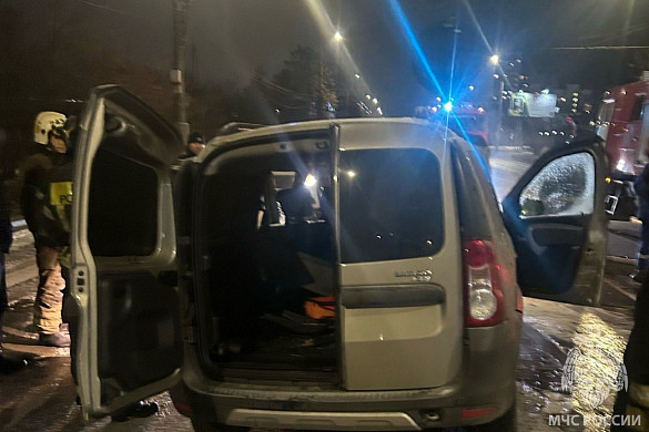 В Иванове легковушка врезалась в островок безопасности и загорелась